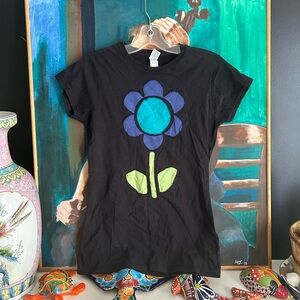 Y2K Hippie Boho Gildan Black T-Shirt with Blue Floral Design M